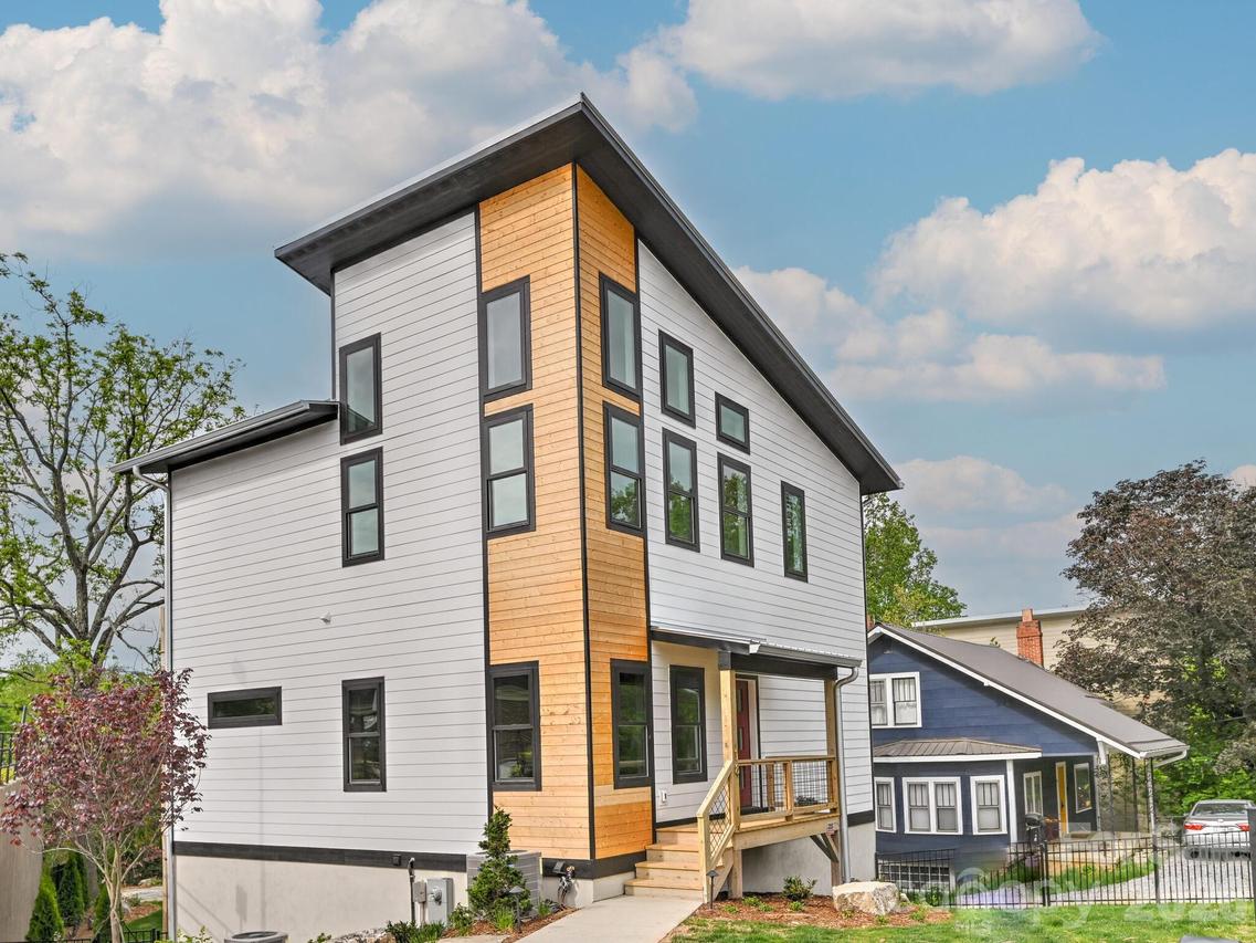 18 Sand Hill Rd., Asheville, NC 28806