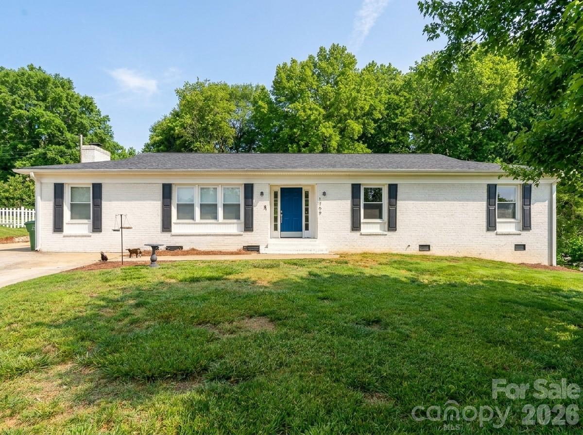1709 Essen Ln., Gastonia, NC 28054