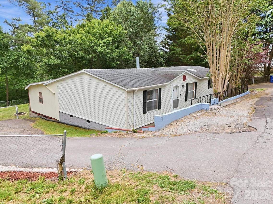 405 Gray Ct., Asheville, NC 28806