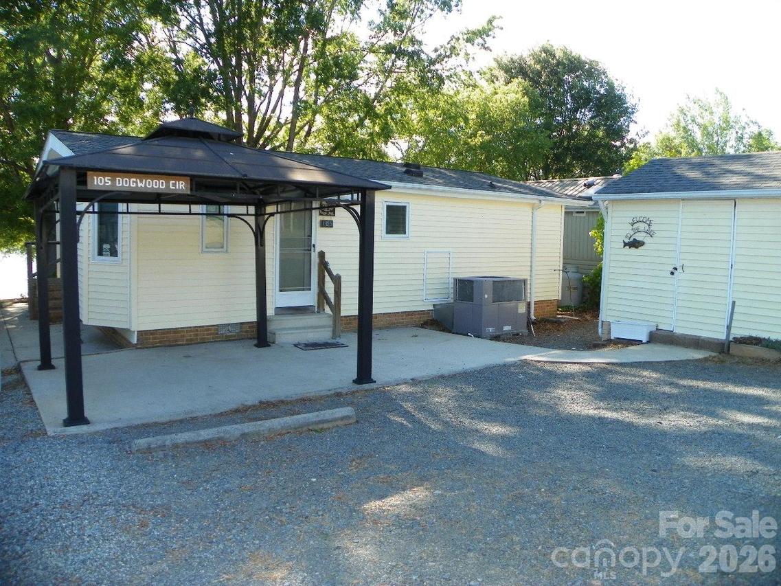 105 Dogwood Cir., New London, NC 28127