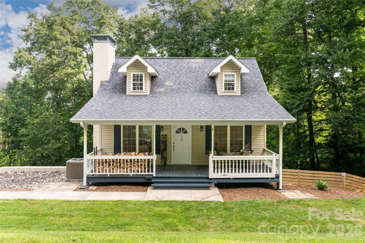 8 Coffey Pl., Asheville, NC 28806