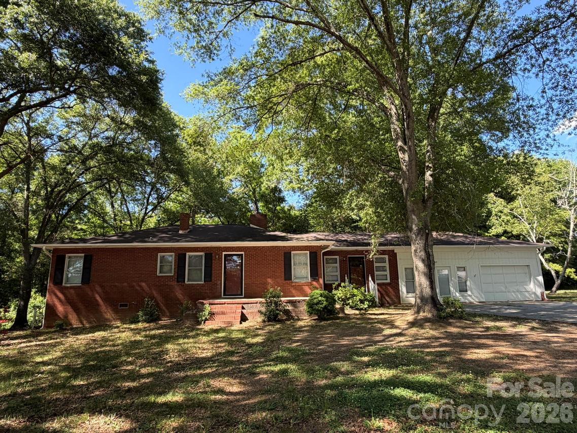 382 Alexis High Shoals Rd., Dallas, NC 28034