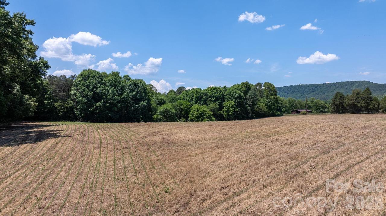 000 Deal Valley Dr., Taylorsville, NC 28681