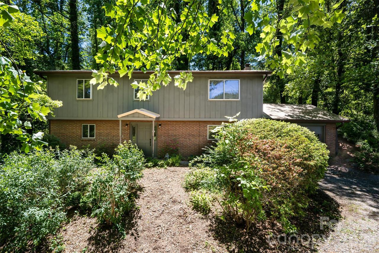 1 Beaverdam Knoll Rd., Asheville, NC 28804