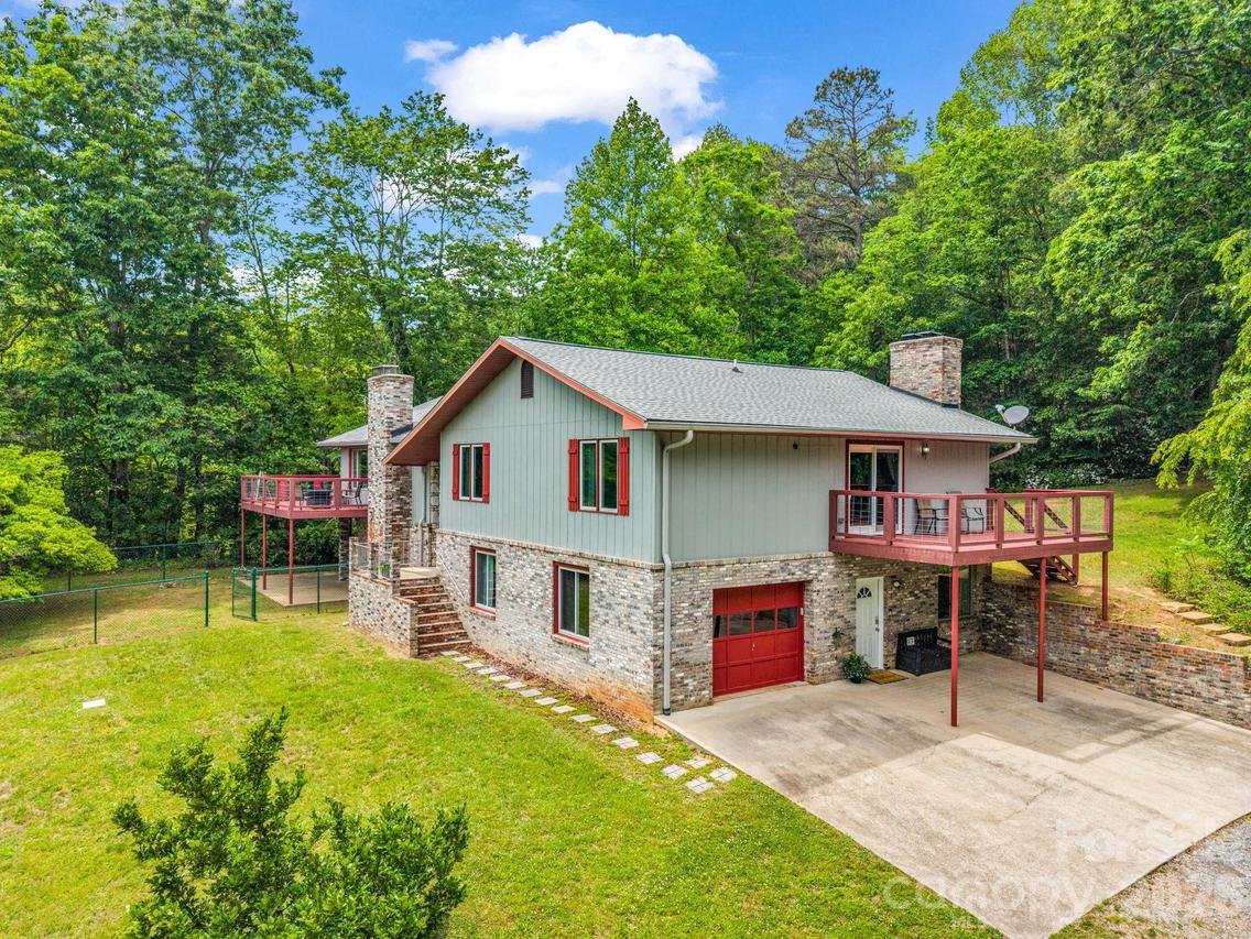 656 Cashiers Valley Rd., Brevard, NC 28712