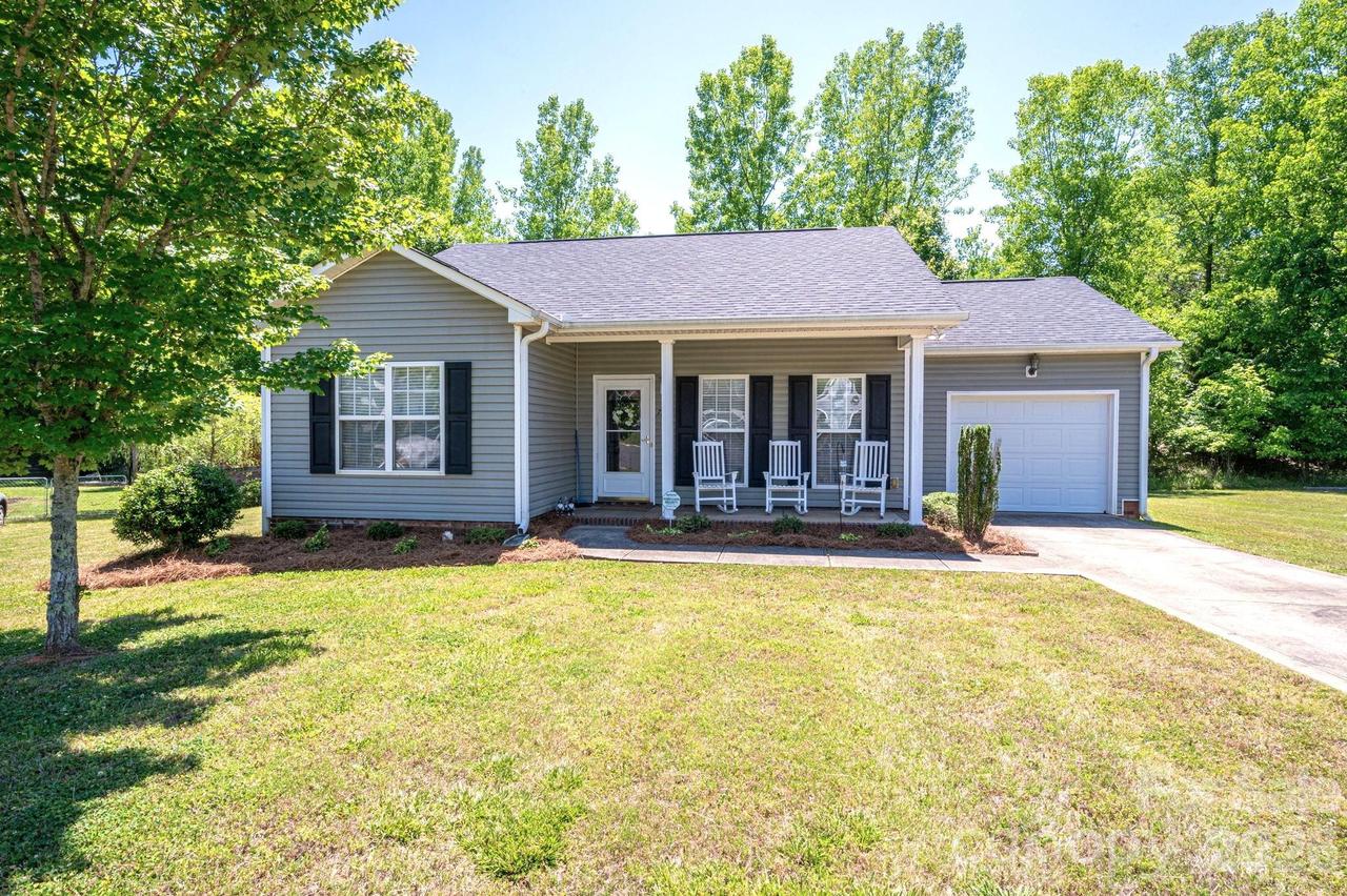 7212 Pinfeather Cir., Cramerton, NC 28032