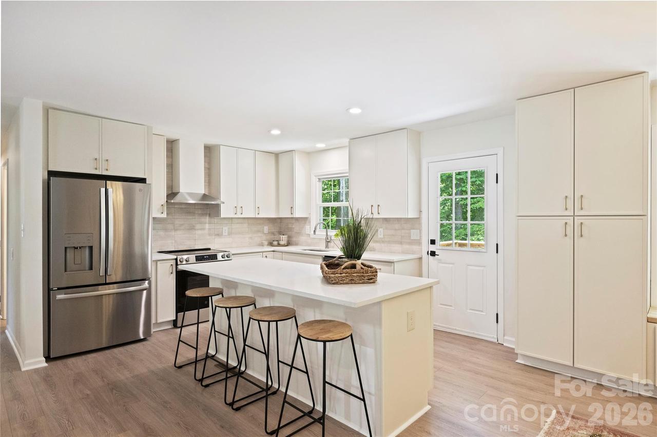7420 Castlebar Rd., Charlotte, NC 28270