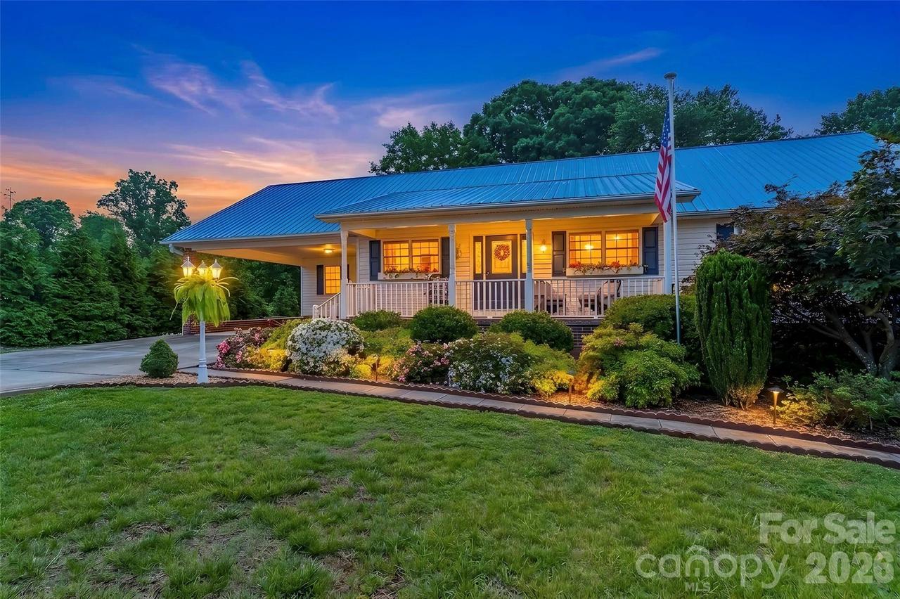 183 Greenlea Cir., Taylorsville, NC 28681