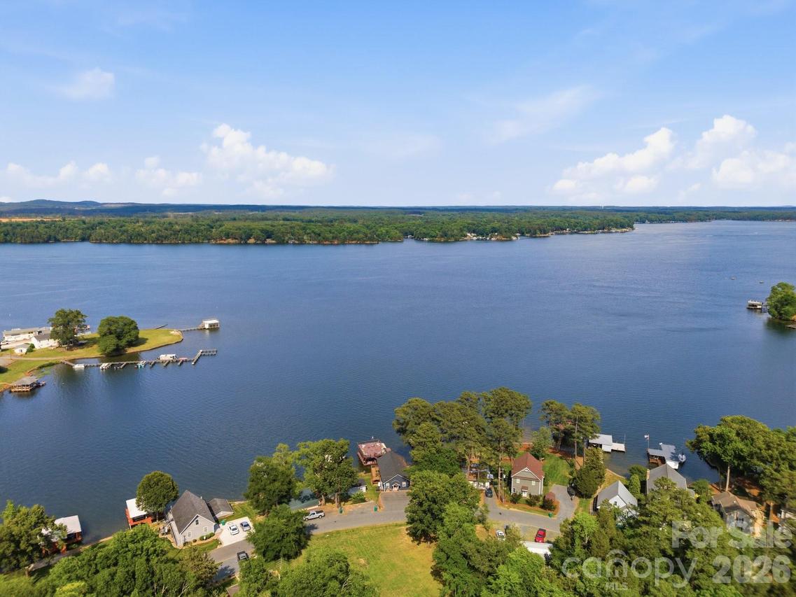 562 Lake Head Rd., Norwood, NC 28128