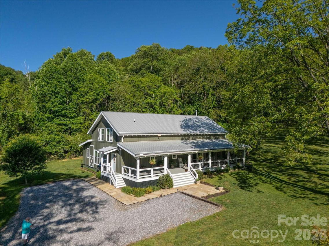 367 Nannys Ln., Sylva, NC 28779
