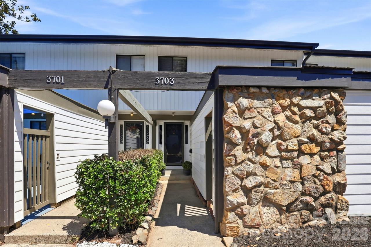 3703 Winding Creek Ln., Charlotte, NC 28226