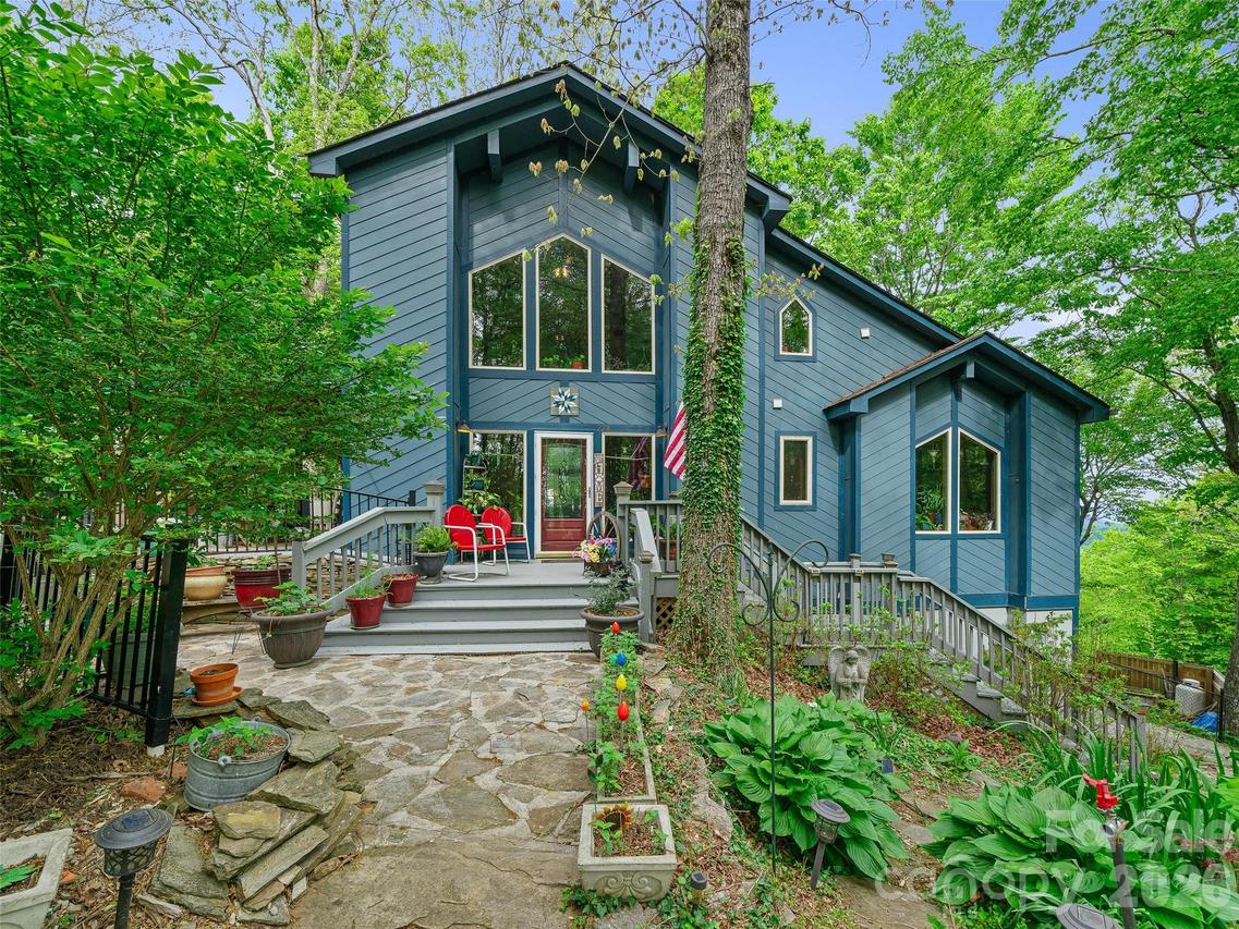 228 Continental Divide Rd., Spruce Pine, NC 28777