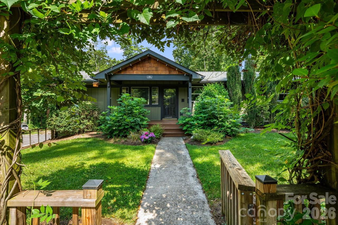 10 Davenport Pl., Asheville, NC 28806