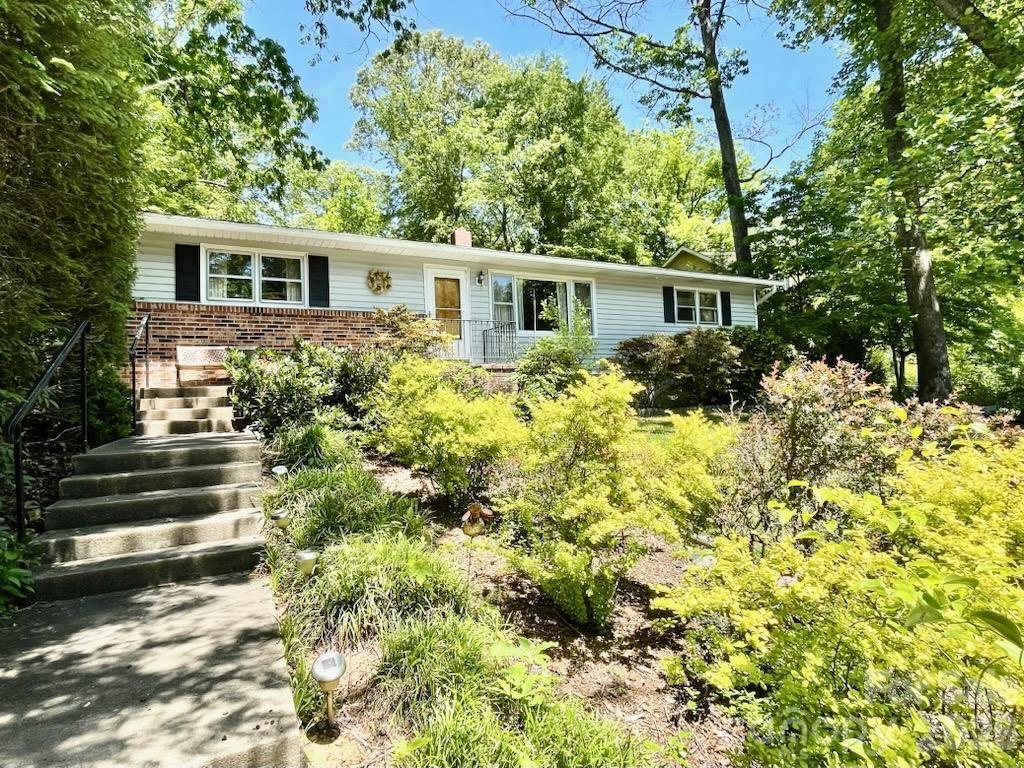 213 N Park Ln., Black Mountain, NC 28711