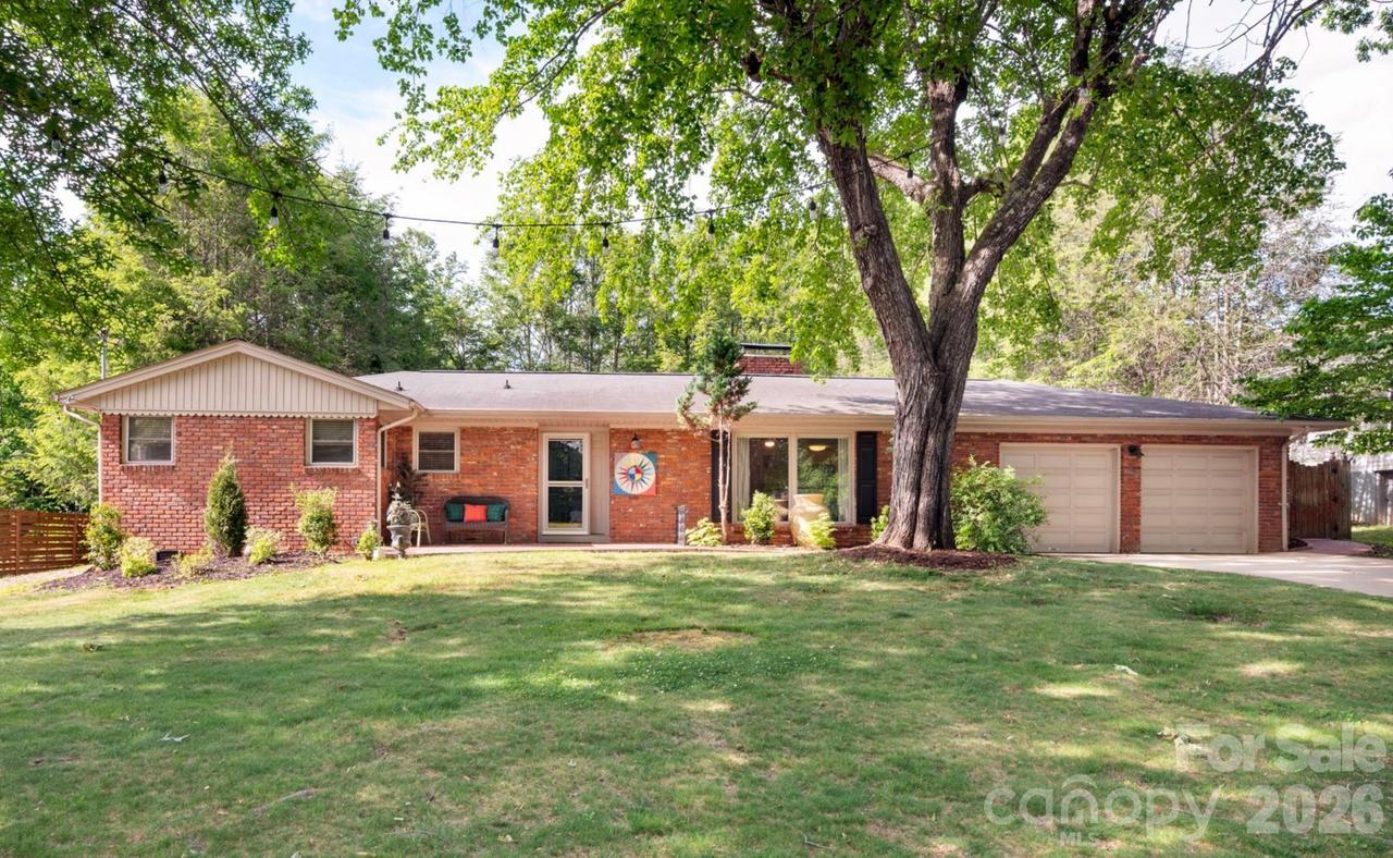 25 Bevlyn Dr., Asheville, NC 28803