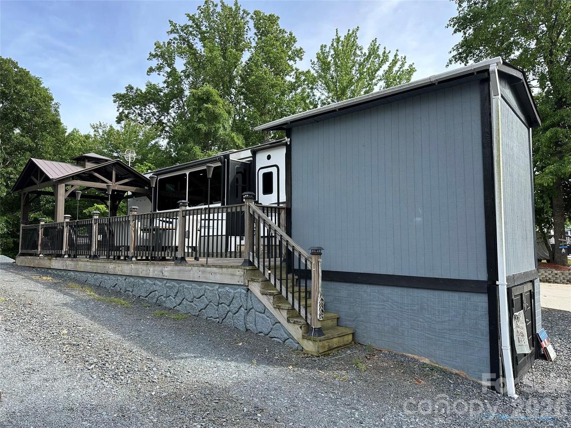 133 Marina Dr., New London, NC 28127