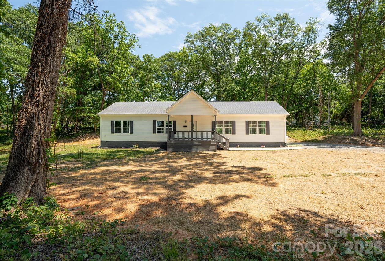 102 E Wilkins St., Dallas, NC 28034