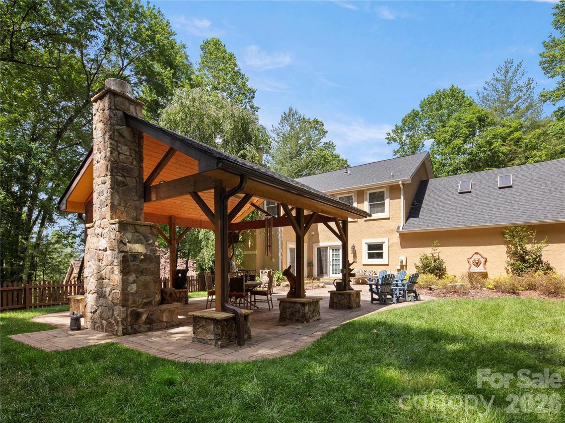 105 Braeside Cir., Asheville, NC 28803