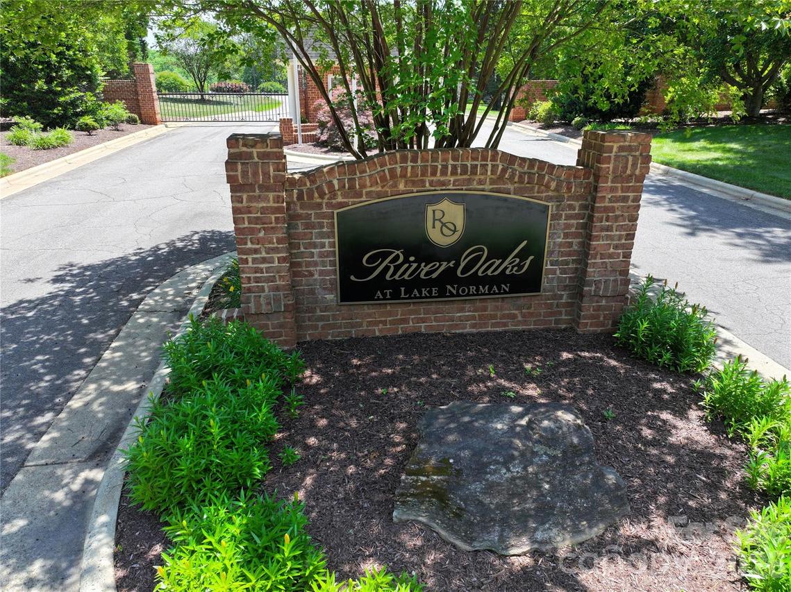 106 Kiowa Ct., Statesville, NC 28677
