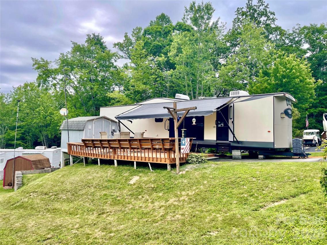 226 Saddle Ridge Dr., Ennice, NC 28623