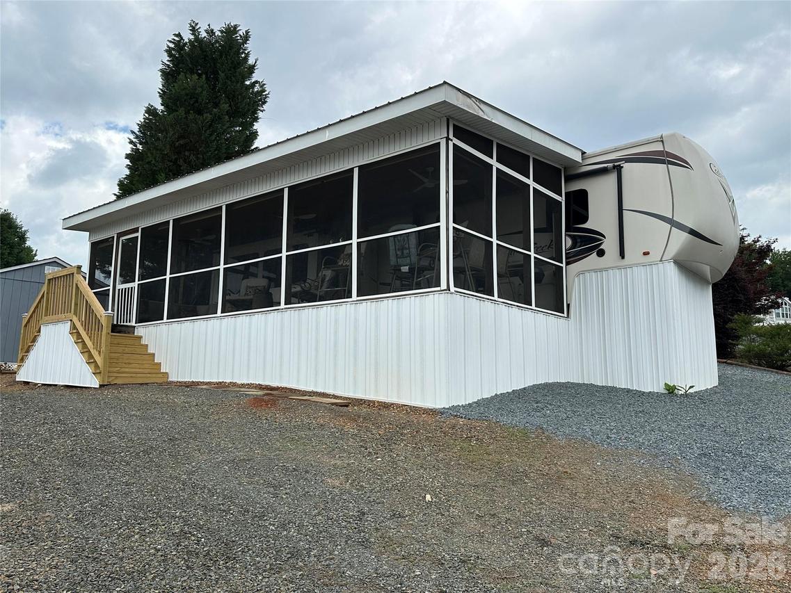 223 Grand View Dr., New London, NC 28127