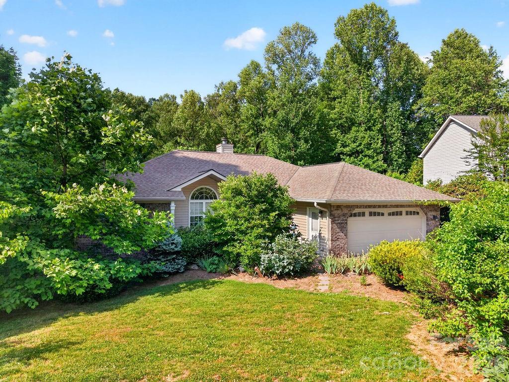 7 Firestone Ct., Etowah, NC 28729