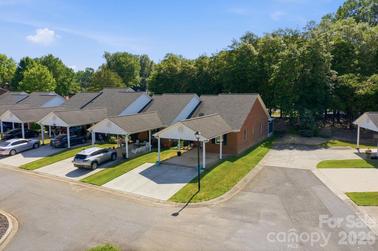 19980 Oak Leaf Cir., Cornelius, NC 28031