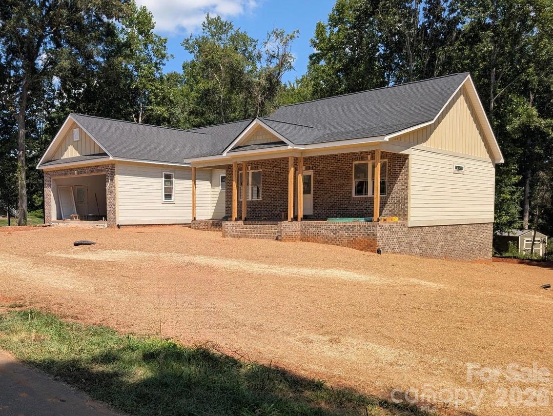 1895 Knolls Dr., Newton, NC 28658
