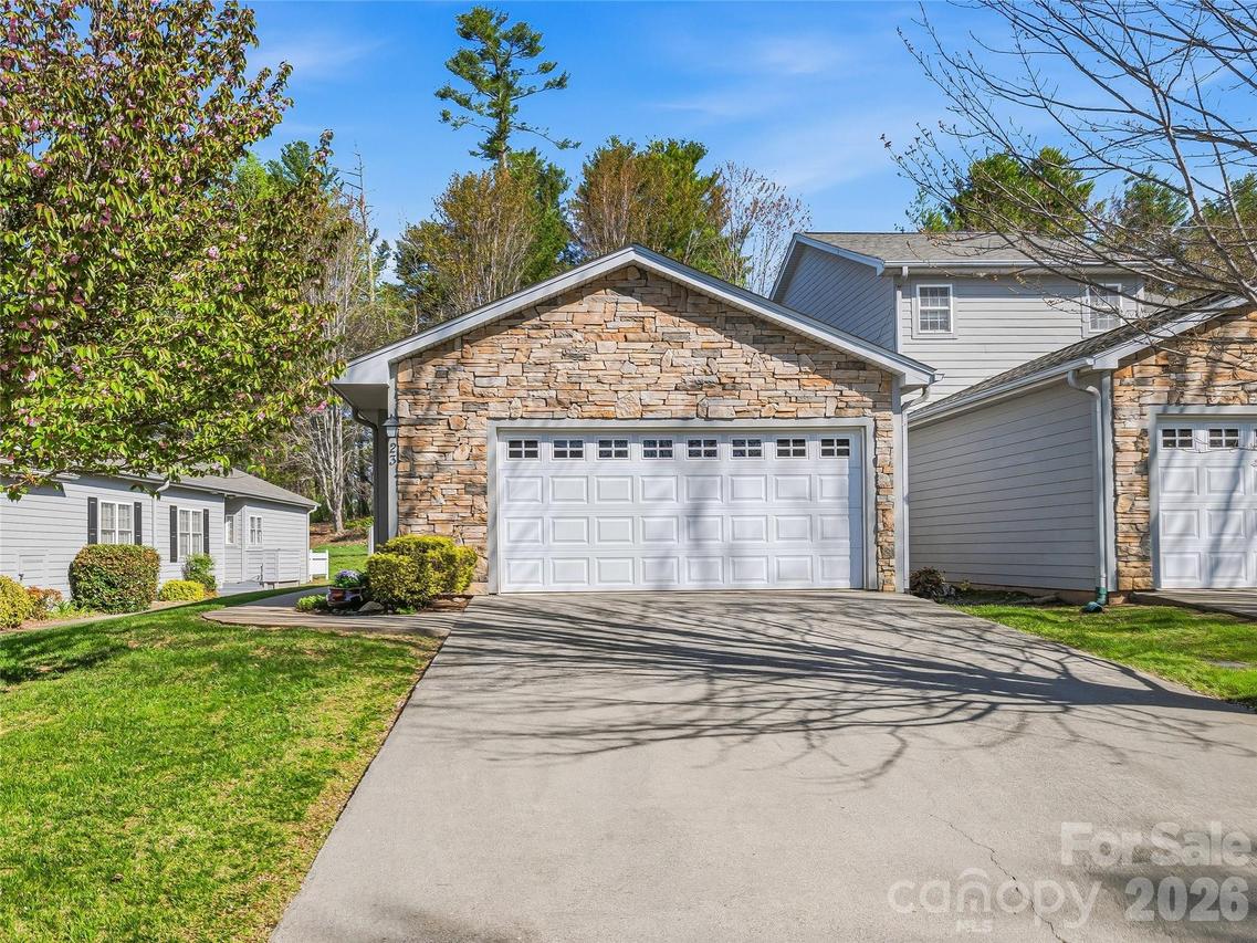 23 Holiday Dr., Arden, NC 28704