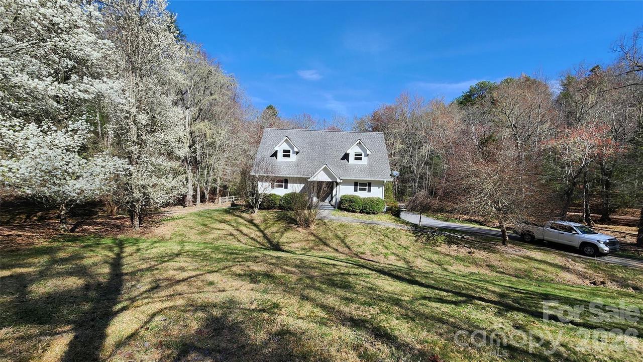360 River Cove Ln., Hayesville, NC 28904