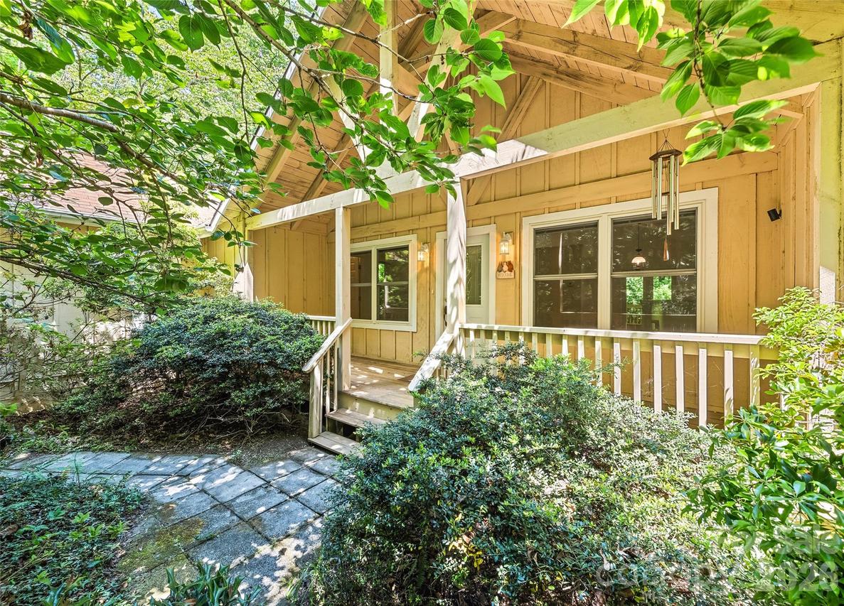 21 Winterview Tr., Hendersonville, NC 28739