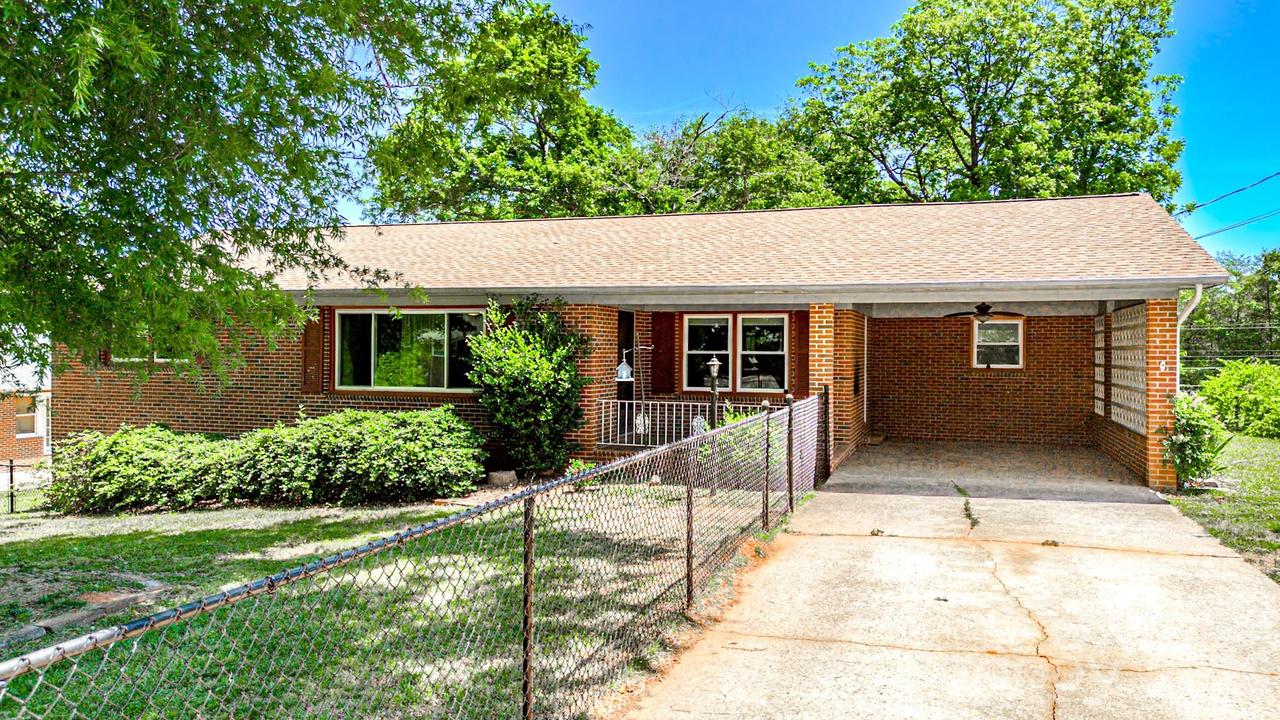 135 Hazelwood Dr., Forest City, NC 28043
