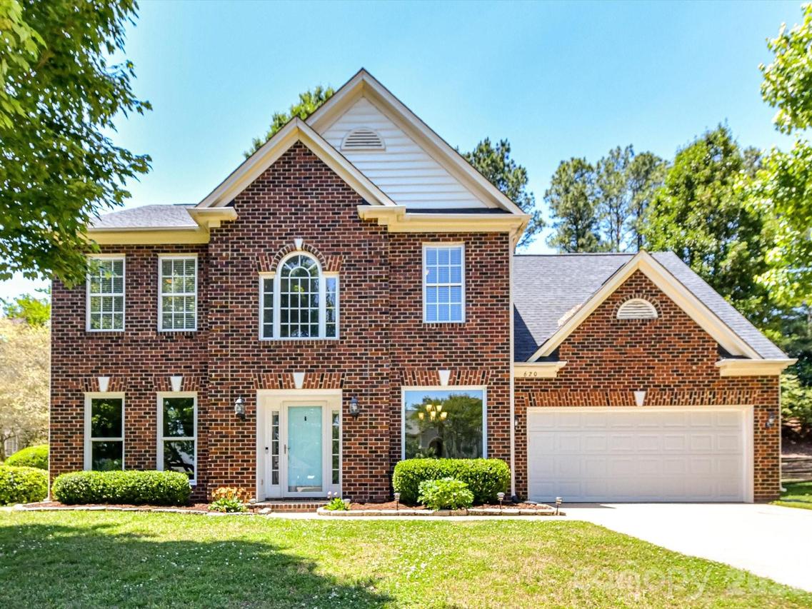 620 Meadow Lake Dr., Matthews, NC 28105