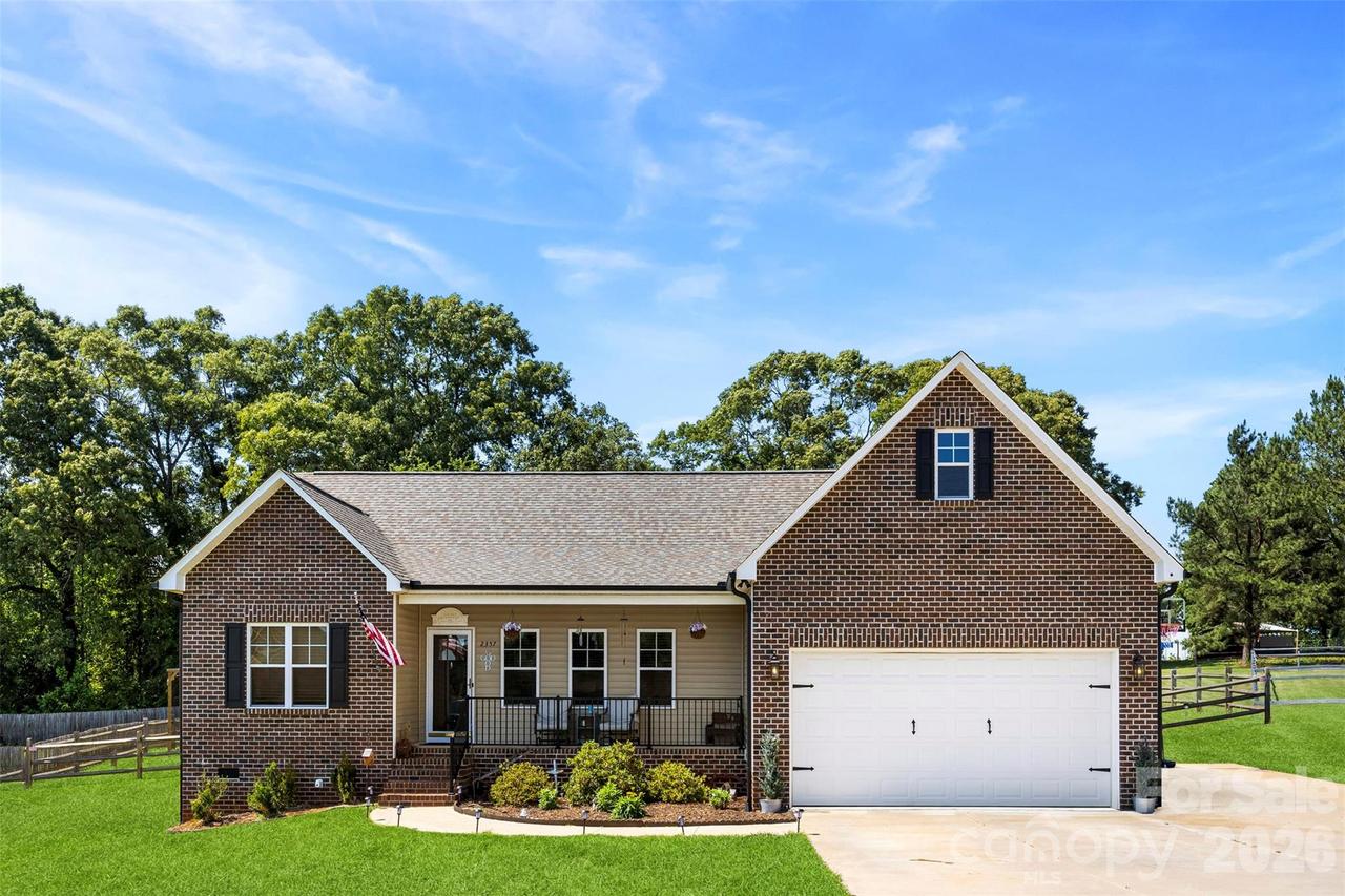2357 Mintew Cir., Lincolnton, NC 28092
