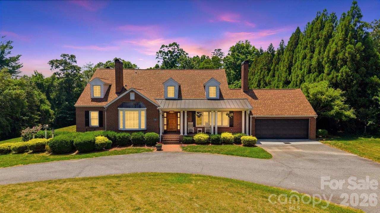 1013 14th Avenue Dr., Hickory, NC 28601