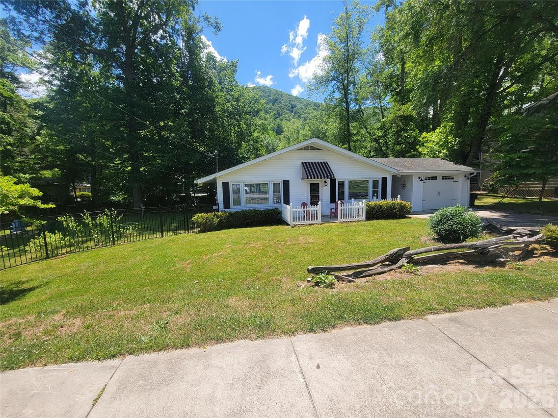 221 Moody Farm Rd., Maggie Valley, NC 28751