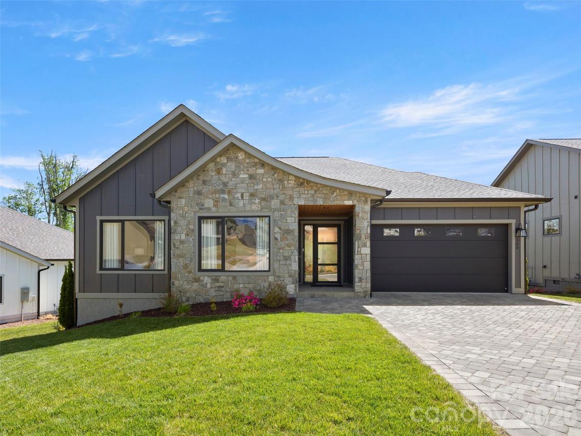 308 Avery Trail Dr., Arden, NC 28704