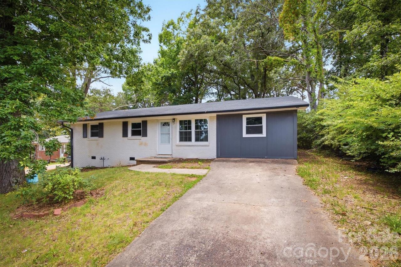 1450 3rd St., Hickory, NC 28602