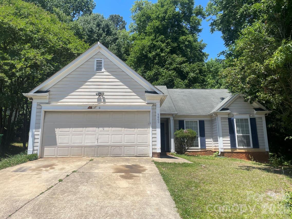 5800 Pennycross Ln., Charlotte, NC 28216