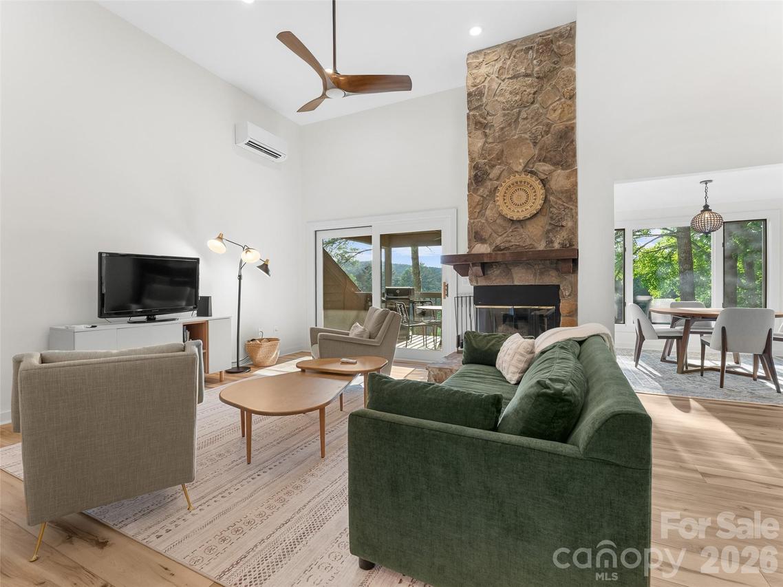 144 Racquet Club Villas Dr., Sapphire, NC 28774