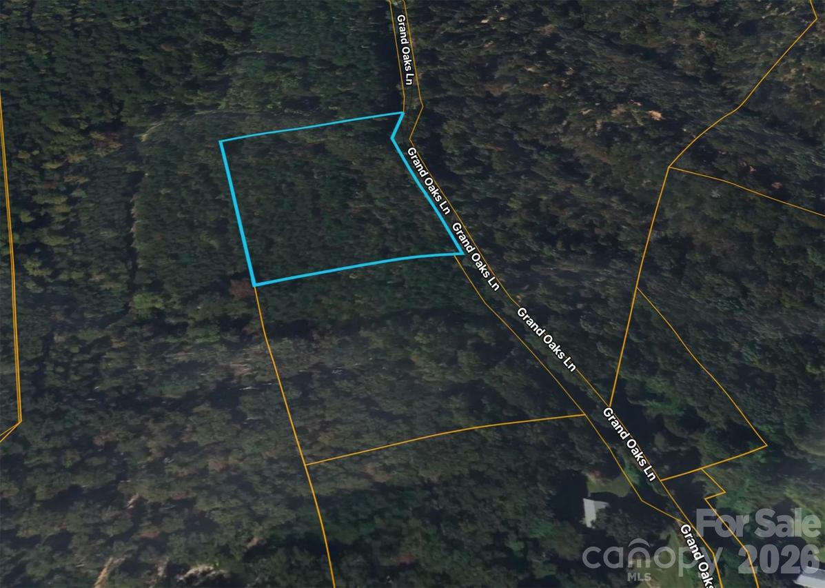 1585 Grand Oaks Ln., Hickory, NC 28602