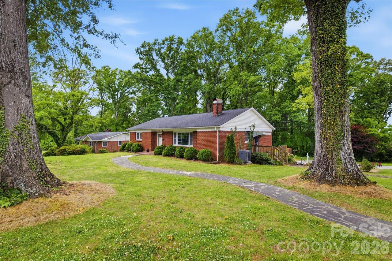 200 Falls St., Morganton, NC 28655