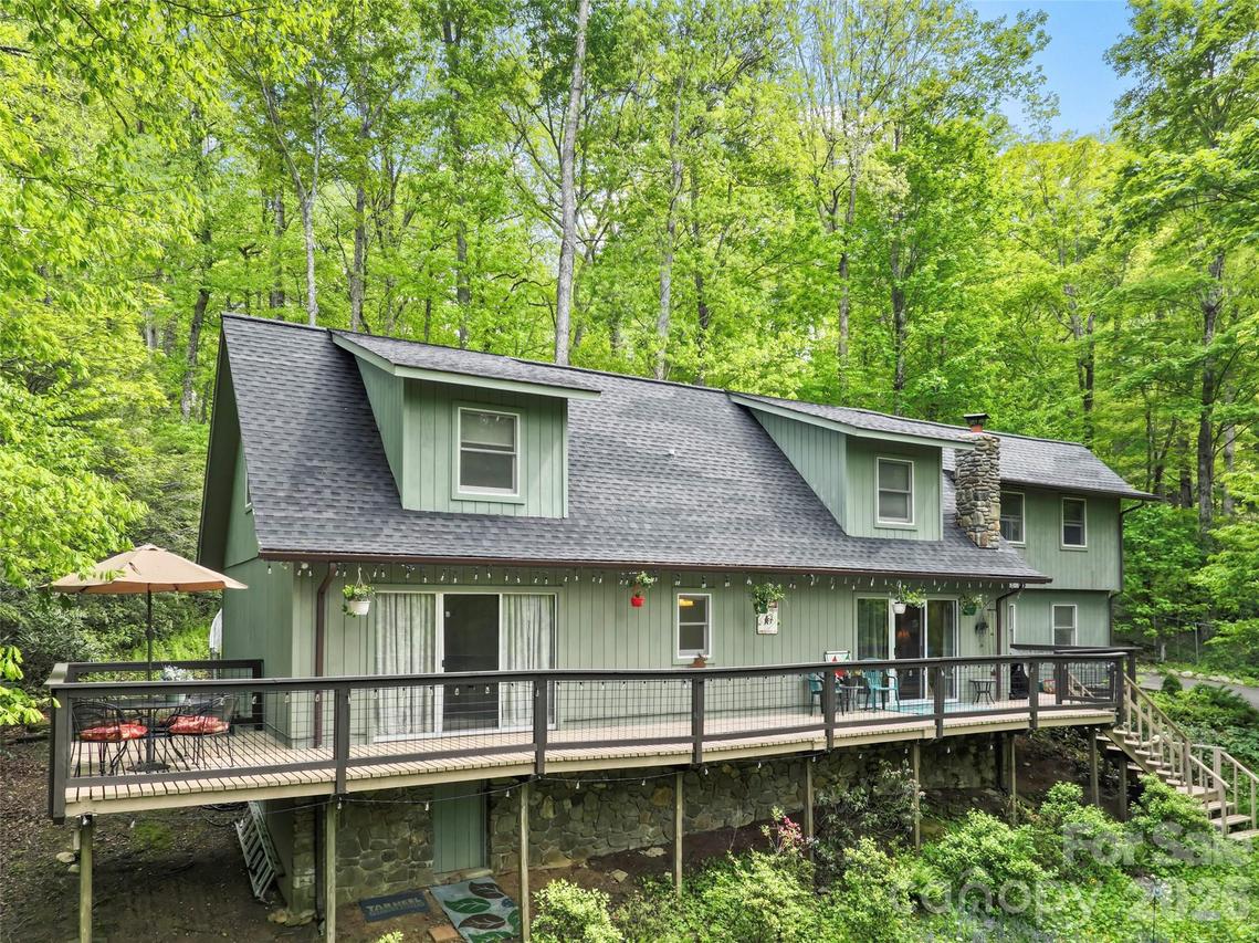597 Sweetwater Ridge Rd., Burnsville, NC 28714
