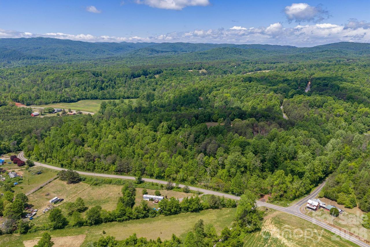 5527 Rhoney Rd., Connelly Springs, NC 28612