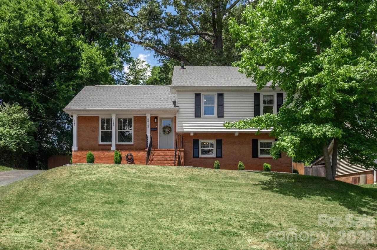 6912 Woodstock Dr., Charlotte, NC 28210