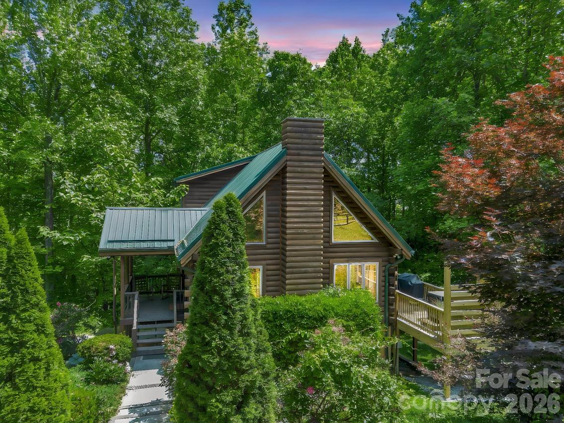165 Dream Rd., Hendersonville, NC 28792