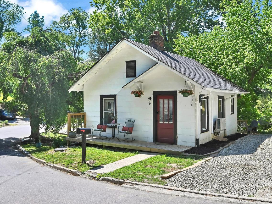 24 Chatham Rd., Asheville, NC 28804