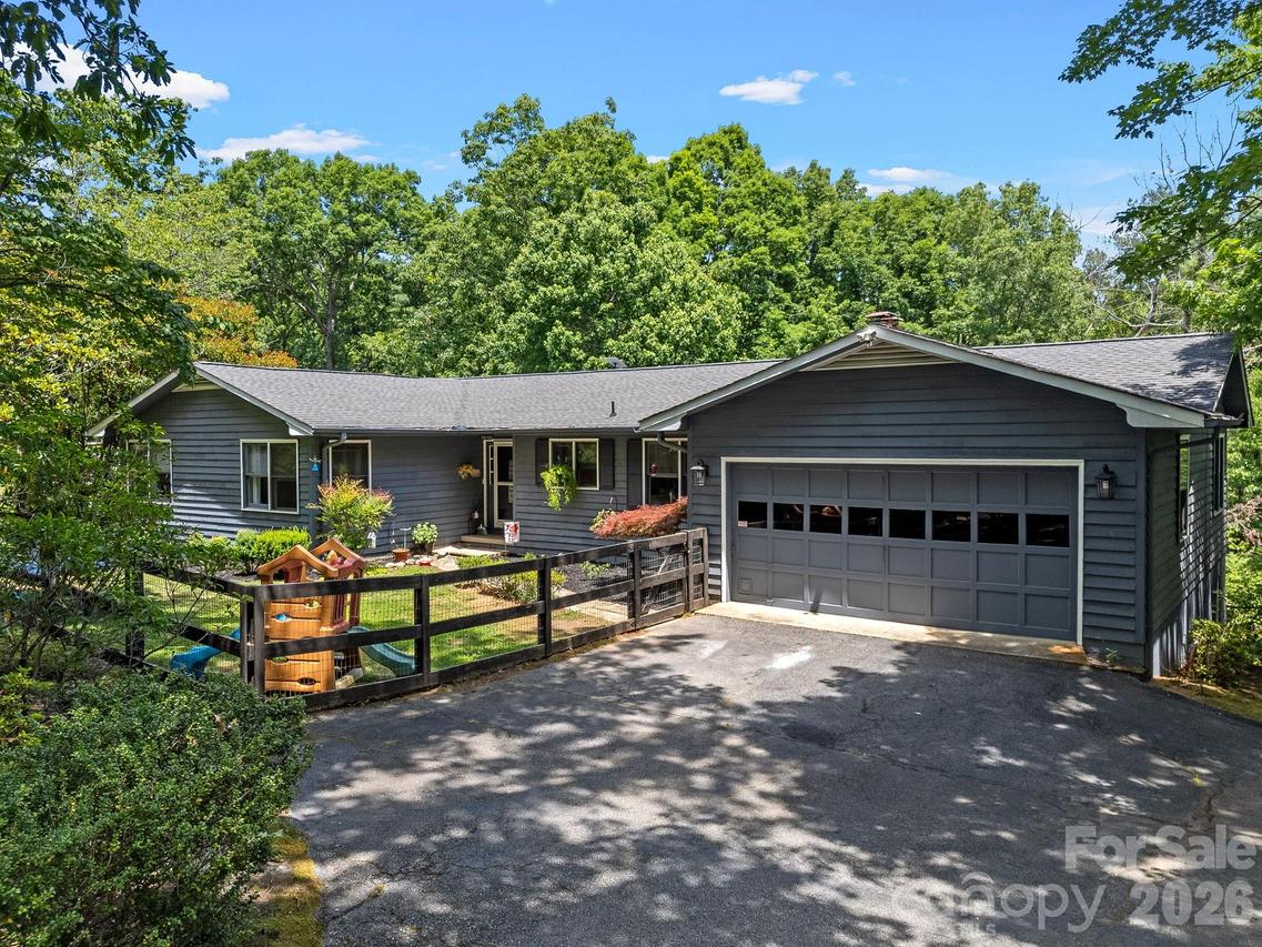 707 Dogwood Tr., Tryon, NC 28782