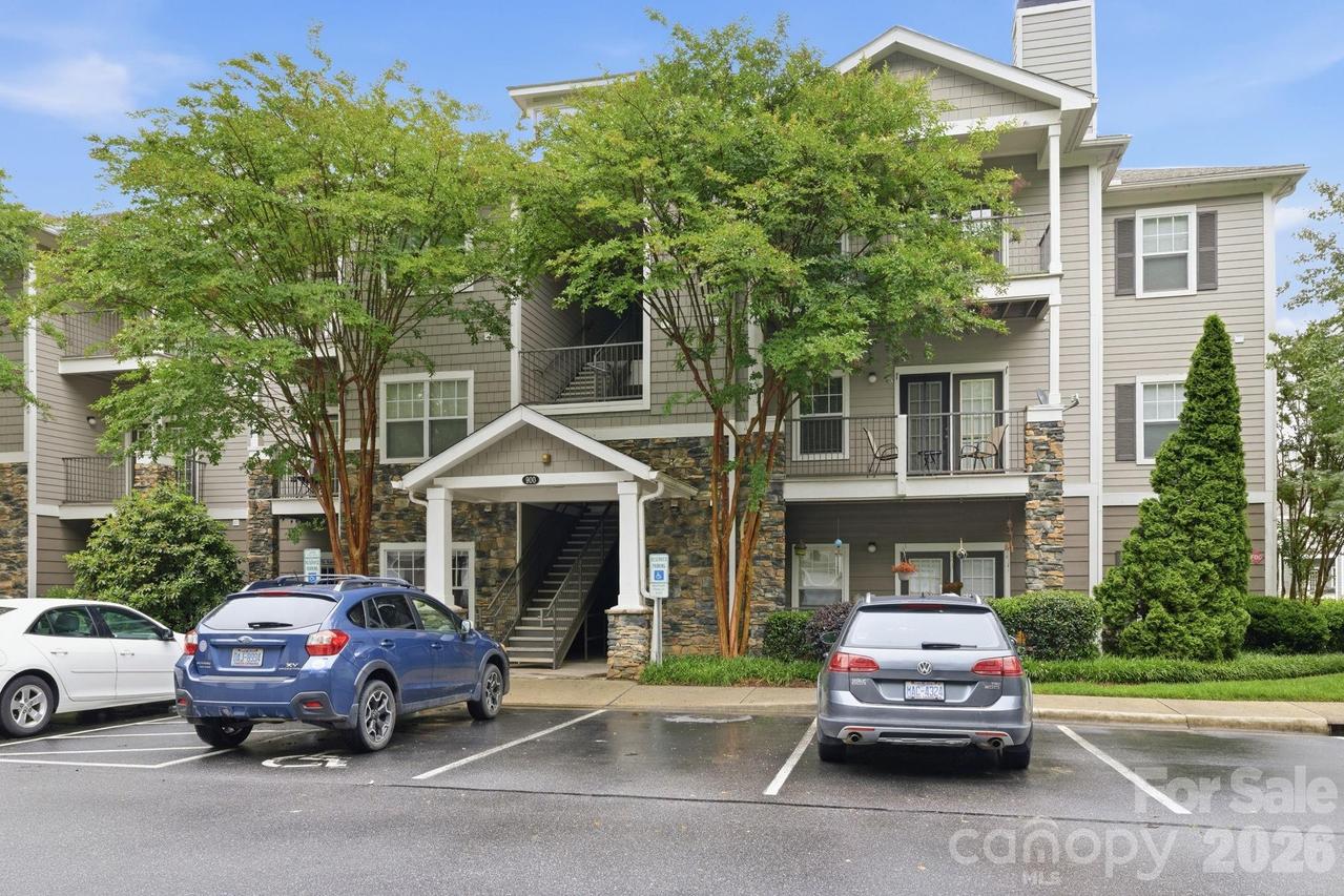 900 Vista Lake Dr. #102, Candler, NC 28715