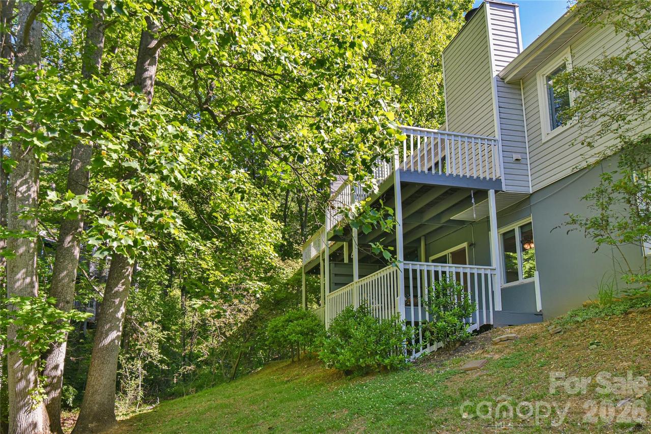 63 Hollybrook Dr., Asheville, NC 28803